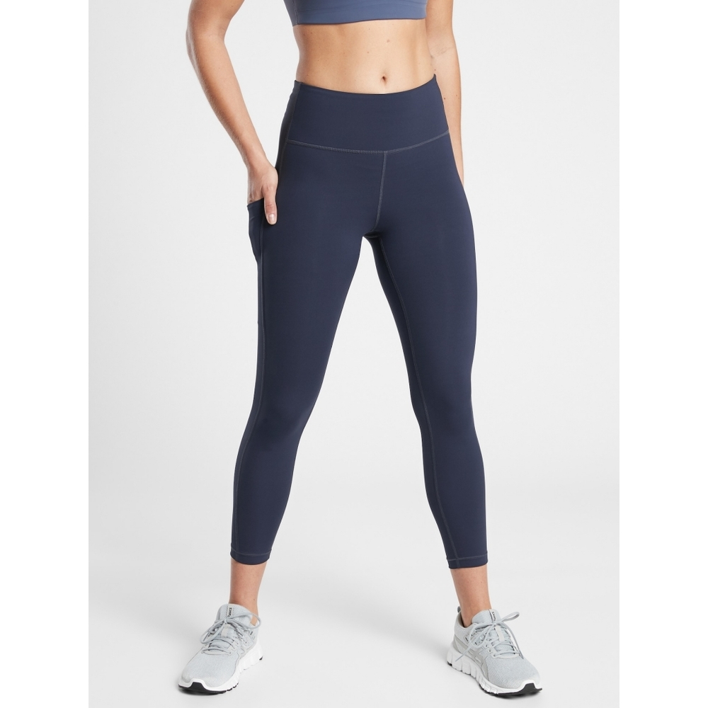 NWOT Athleta Ultimate stash pocket 7/8 tight capri leggings